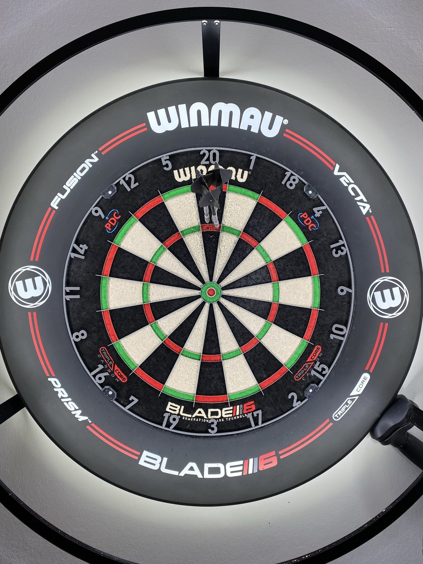 Winmau Plasma Dartboard Light mit umlaufender 360-Grad-Beleuchtung